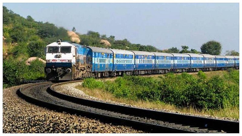 Hardoi News: आठ जोड़ी ट्रेनें हुई निरस्त, पाँच ट्रेनें घंटों की देरी से होंगी संचालित, यात्रियों की बढ़ी मुश्किलें