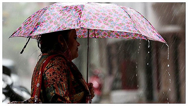 Lucknow Weather Today: लखनऊ में झमाझम बारिश शुरू, हर तरफ छाया अंधेरा