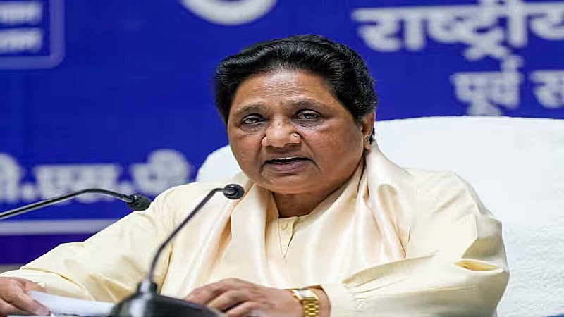 Mayawati: तेलंगाना में संविधान की प्रस्तावना से छेड़छाड़ के मुद्दे पर बवाल, मायावती – सपा आए साथ, केसीआर सरकार को घेरा