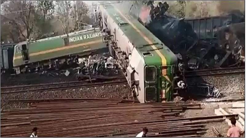 Train Accident: बांकुड़ा में ट्रेन हादसा, दो मालगाड़ियां टकराईं, कई डिब्बे पटरी से उतरे