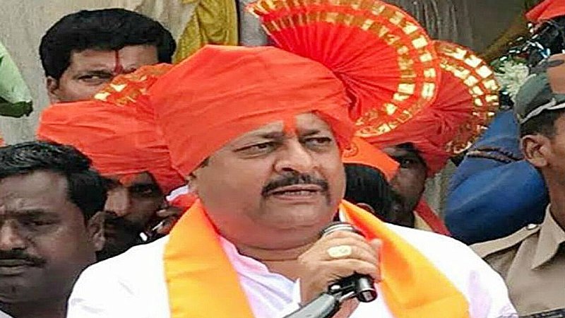 Karnataka: ‘सीएम-डिप्टी सीएम एक दूसरे को चप्पल से मारेंगे’ कर्नाटक सरकार पर इतना बड़ा दावा करने वाले कौन हैं BJP विधायक