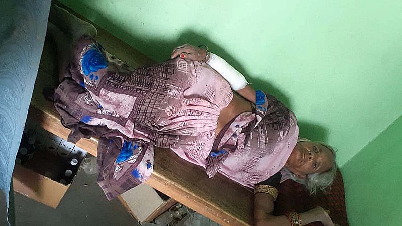 Varanasi News: खंभे से लटकती लापरवाही ने छीनी मासूम की जिंदगी, एक महिला भी झुलसी
