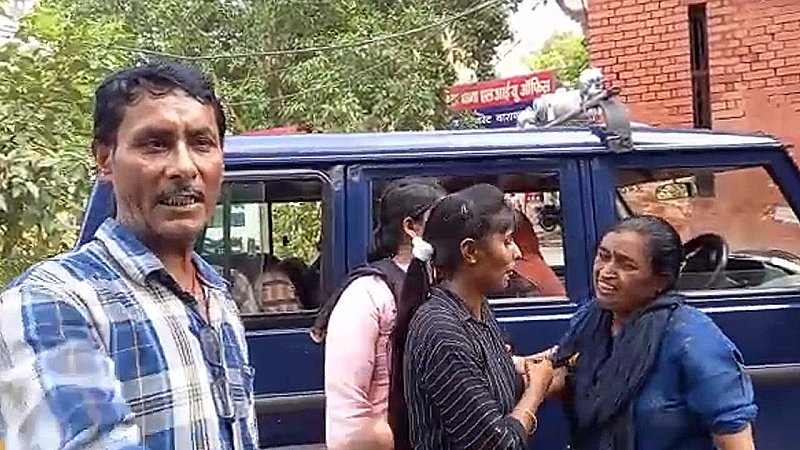 Varanasi News: प्रेमिका ने तीसरे बॉयफ्रेंड के साथ मिलकर की थी देवांश की हत्या, मां ने बिलखते हुए की फांसी देने की मांग