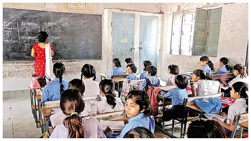 Prayagraj News: प्राइमरी के सैकड़ों शिक्षकों के हुए अंतरजनपदीय तबादले