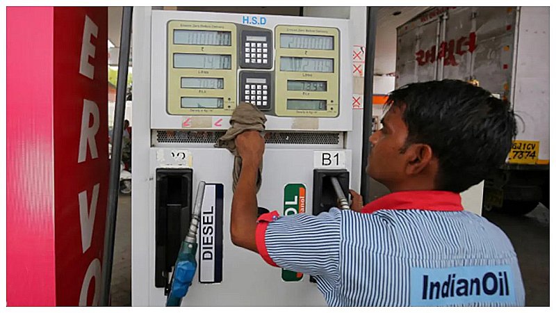 Lucknow Petrol Diesel Rate Today: फिर घटा पेट्रोल-डीजल का दाम, आज आपके शहर में इस भाव पर मिलेगा तेल