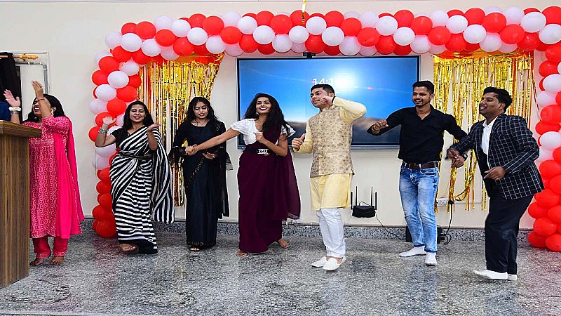 Meerut News: चौधरी चरण सिंह यूनिवर्सिटी में ये बनीं ‘मिस फेयरवेल’, रंगारंग कार्यक्रमों का हुआ आयोजन