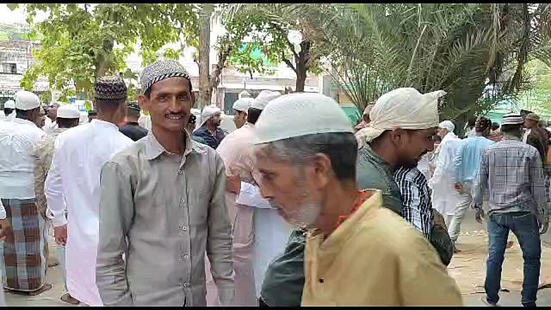 Eid-Ul-Adha 2023: वाराणसी में मुल्क की सलामती के लिए समर्पित रही ईद-उल-अजहा की नमाज
