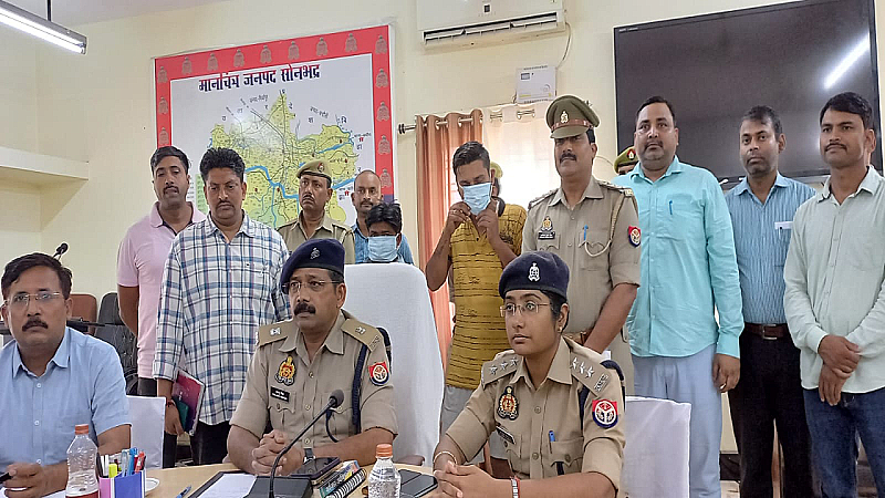 Sonbhadra News :75 लाख की शराब के साथ दो अंतर्राज्यीय तस्कर गिरफ्तार,कोलकाता के नाम पर हिमांचल प्रदेश से बिहार जा रहे थे