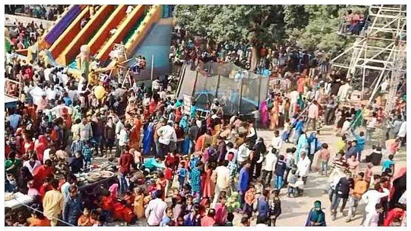 Balrampur News: दरगाह पीर हनीफ का शुरू हुआ सात दिवसीय मेला, लोगाों ने अदा की बकरीद की नमाज