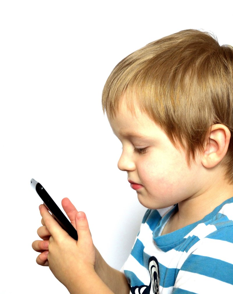De-addicting children from phone