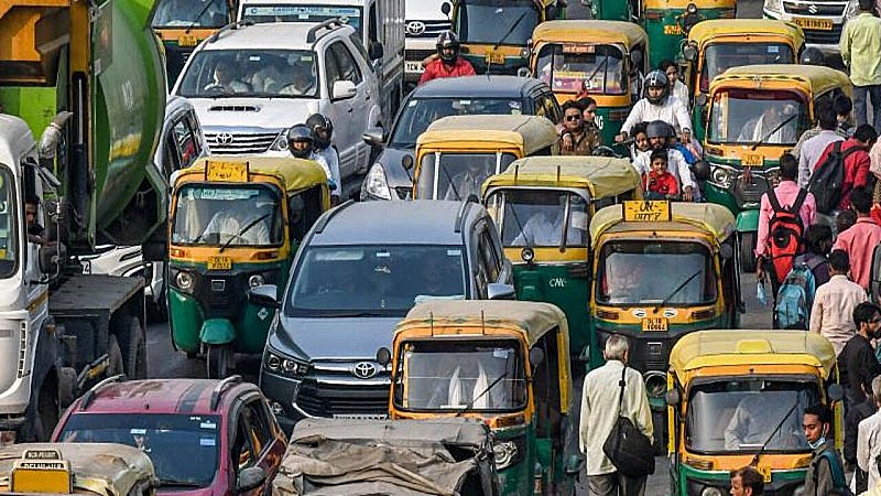 Lucknow Traffic: लखनऊ में टैक्सी-ऑटो वालों की अब खैर नहीं, ट्रैफिक पुलिस और RTO को अभियान चलाने के निर्देश