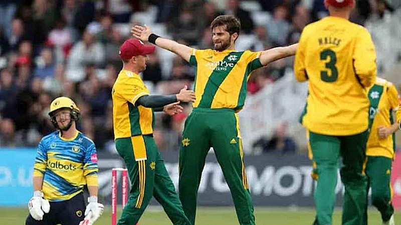 Shaheen Shah Afridi: पाकिस्तानी गेंदबाज ने पहले ही ओवर में चटकाए 4 विकेट, आक्रामक गेंदबाजी से बनाया इतिहास