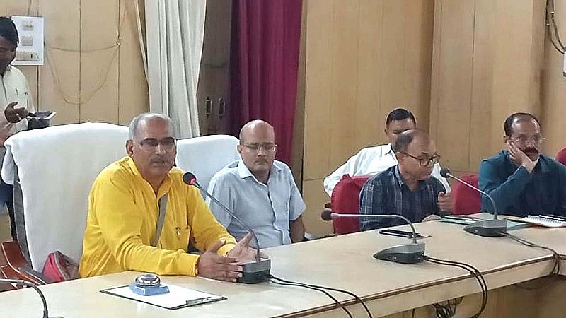 Pratapgarh News: बाल श्रम के खिलाफ तेज होगा अभियान, राज्य बाल अधिकार संरक्षण आयोग के सदस्य ने अधिकारियों के साथ की बैठक