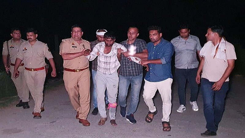 Bulandshahr News: बुलन्दशहर में कुख्यात लुटेरों से पुलिस मुठभेड़, पकड़ा गया मेरठ का इनामी बदमाश