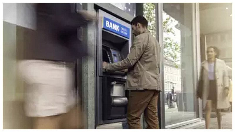 Cardless Cash Withdrawal: SBI ने शुरू की बिना एटीएम से पैसे निकालने की सुविधा, बस करना होगा ये काम