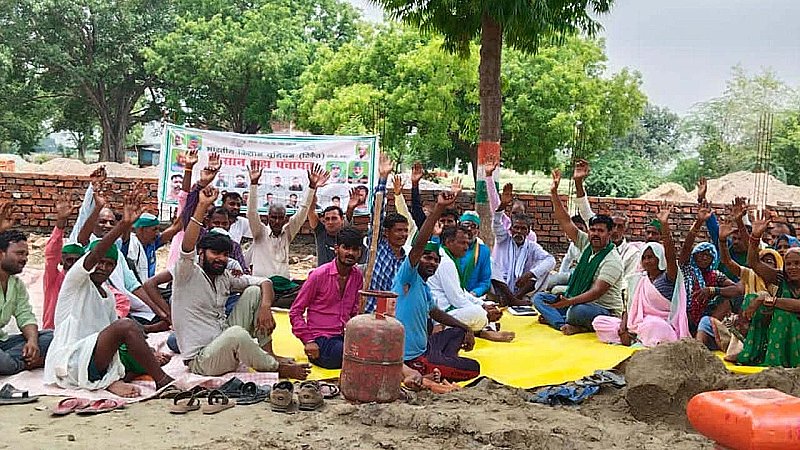 Fatehpur News: पांच सूत्रीय मांगों को लेकर किसानों का अनिश्चित कालीन धरना शुरू, मांगें पूरी नहीं हुई तो करेंगे हाइवे जाम