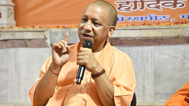Gorakhpur News: गुरु पूर्णिमा उत्सव में शामिल हुए CM योगी, बोले- कृतज्ञता ही सनातन धर्म की पहचान