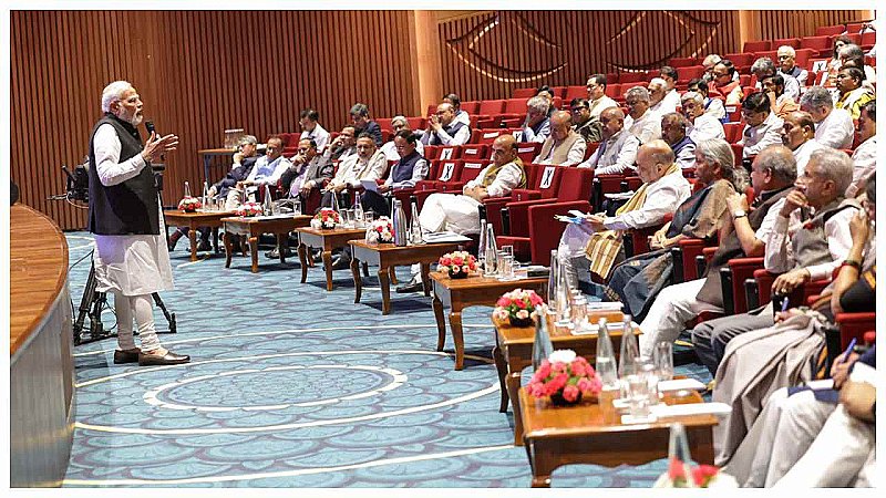 Modi Cabinet Meeting: मंत्रियों से PM मोदी बोले- 2047 को ध्यान में रखकर करें काम,...मानसून सत्र पुराने संसद भवन में होगा