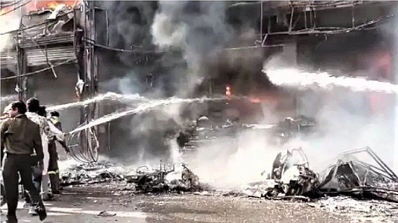 Jhansi Fire News: कांप उठा झाँसी, 4 लोगों की जिंदा जलकर मौत, इलेक्ट्रॉनिक शोरूम में लगी भीषण आग