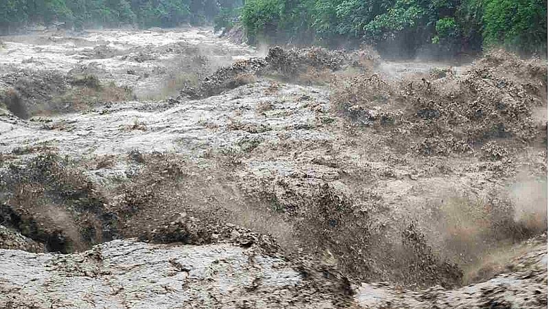 Cloud Burst: बादल क्यों और कैसे फटते हैं