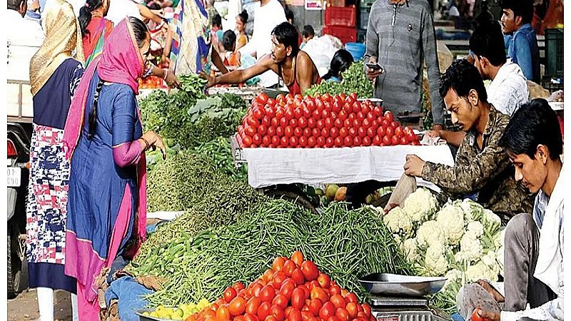 UP Vegetable Price Today: यूपी में बढ़े सब्जी के दाम, यहां देखें मंडी में किस भाव में बिक रहे टमाटर, मिर्ची व आलू