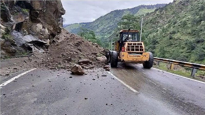 Uttarakhand Alert: सावधान यात्रियों! लगातार टूट-टूट कर गिर रहा पहाड़, भारी बारिश और लैंडस्लाइड के चलते हाई अलर्ट जारी