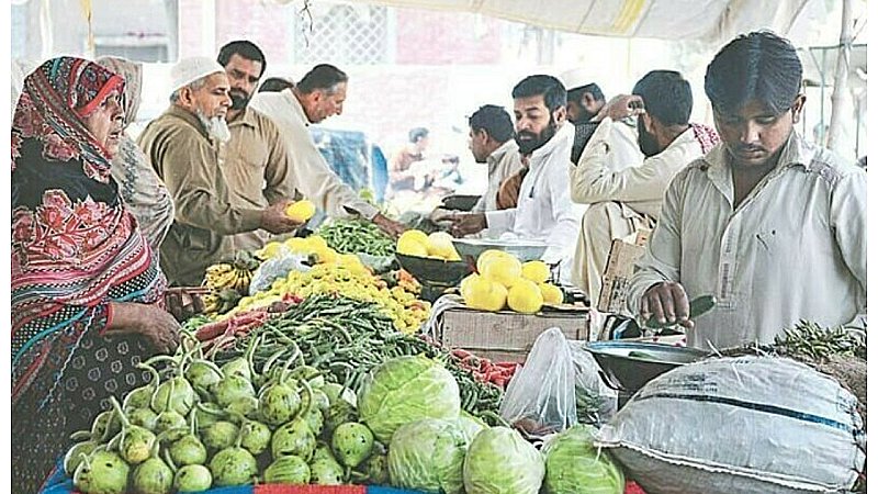 UP Vegetable Price Today: सब्जियों के बढ़े दाम लोगों का निकाल रहे दिवाला, जानें आपके शहर में क्या है आज सब्जी के भाव