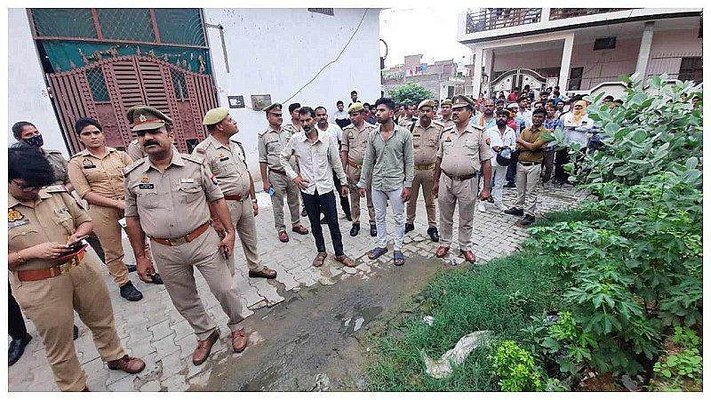 Jhansi News: पत्नी के प्रेमी की हत्या कर जमीन में दफन की लाश, सामने आई प्यार और नफरत की दिल दहला देने वाली हकीकत