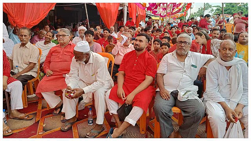 Siddharthnagar News: जश्ने ईद-ए-गदीर पर गूंजती रही नारे हैदरी की सदाएं, महफिल मिलाद का किया गया आयोजन