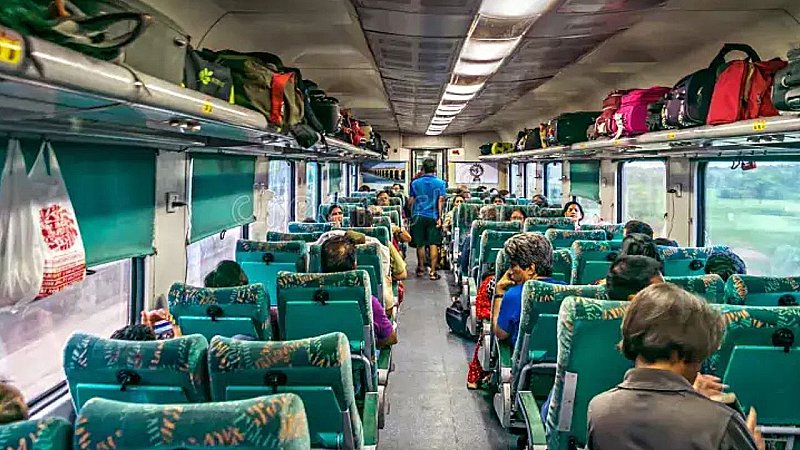 Indian Railways: यात्रेरियों को बड़ी खुशखबरी, कम हुआ AC चेयर कार और एक्जीक्यूटिव क्लास का किराया