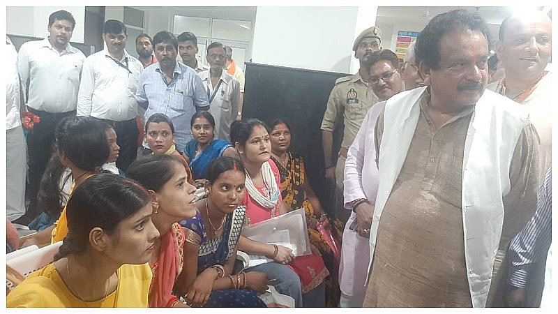 Varanasi News: केंद्रीय राज्य स्वास्थ्य मंत्री डॉक्टर एसपी सिंह बघेल ने बीएचयू अस्पताल का किया निरीक्षण