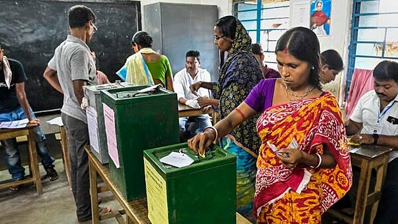 West Bengal Panchayat Polls: भयानक हिंसा के बाद बंगाल में 697 बूथों पर आज फिर मतदान, 8 जुलाई को हुआ था खूनी खेल