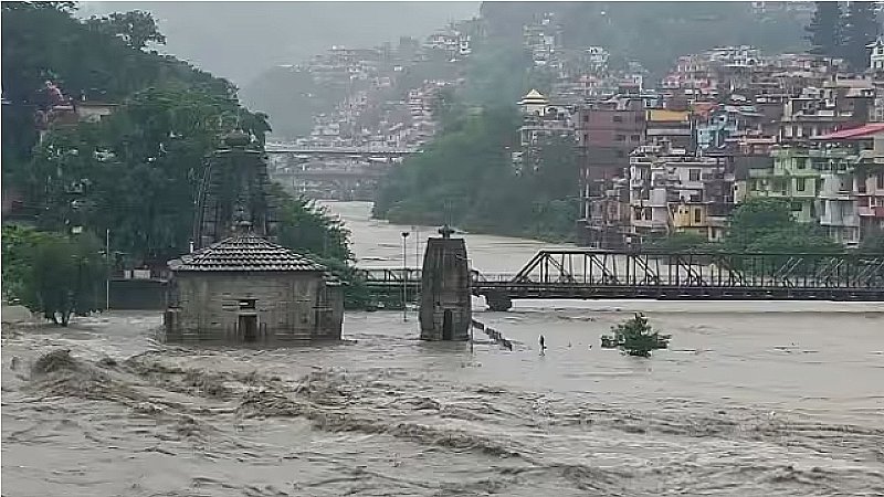 Heavy Rain Alert: हिमाचल प्रदेश और उत्तराखंड में भारी बारिश से तबाही,सैकड़ों सड़कें बंद, हजारों लोग फंसे