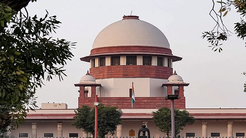 Supreme Court: अनुच्छेद 370 को निरस्त करने को चुनौती: जम्मू-कश्मीर की स्वायत्तता और मौलिक अधिकारों पर संकट