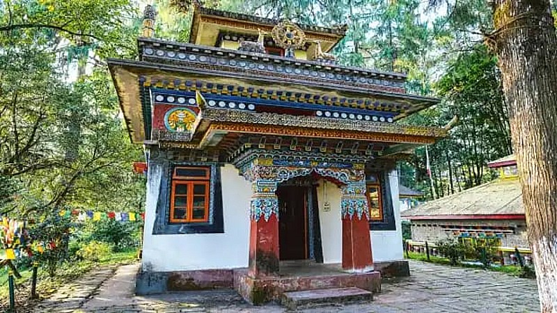 Yuksom Sikkim: भारत का स्विट्ज़रलैंड कहा जाने वाला गावं युकसोम का पर्वतीय सौंदर्य देख मंत्रमुग्ध हो जायेगे आप