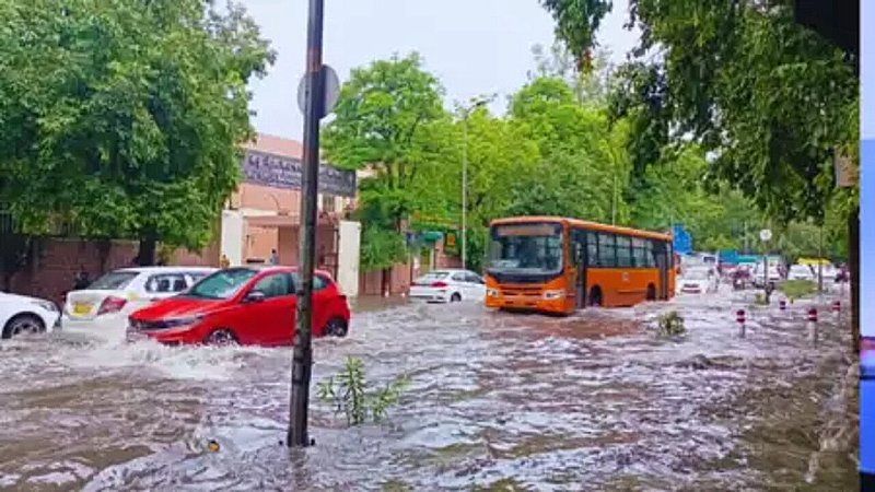 Rain Alert in Delhi: सावधान दिल्ली वालों, बाढ़ को लेकर आई डराने वाली रिपोर्ट