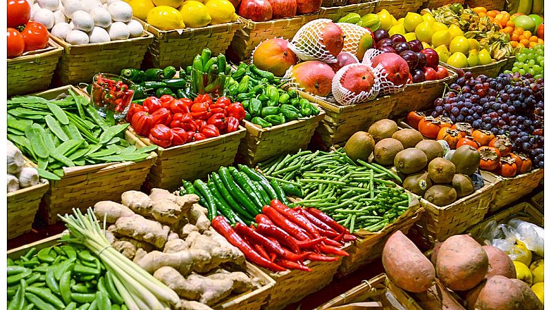 UP Vegetable Price Today: किचिन में जारी है महंगाई का तड़का, टमाटर खा रहा भाव, हरी सब्जियां भी सातवें आसमान पर