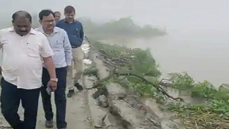 Meerut News: हस्तिनापुर क्षेत्र में गंगा का तटबंध टूटने से सैंकड़ों गांवों में बाढ़ का खतरा मंडराया