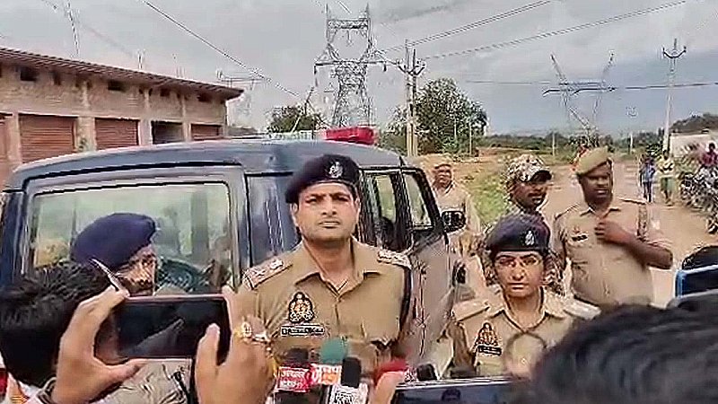 Sonbhadra News: सोनभद्र में फिर मानवाधिकारों की उड़ी धज्जियां! आदिवासी युवक के कान में की गई पेशाब, दो गिरफ्तार