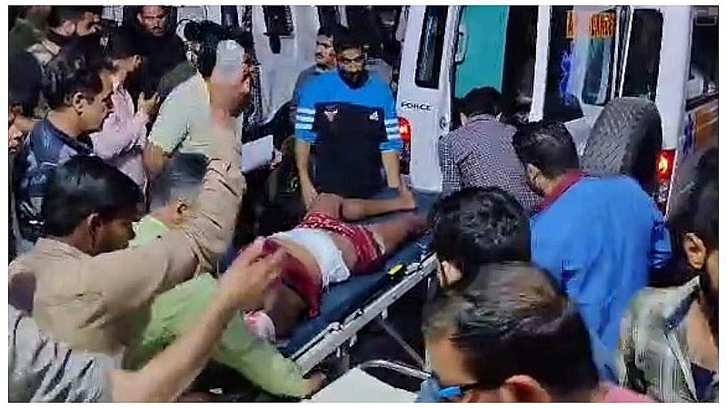 Jammu Kashmir: शोपियां में टेररिस्ट अटैक, नकाबपोश आतंकियों ने बिहारी मजदूरों पर बरसाई गोलियां, 3 गंभीर घायल