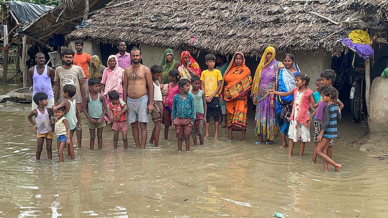 Hardoi News: सरकार के नौ वर्ष के कार्यकाल की पोल खोल रहा यह गाँव, 25 वर्षों से इस गाँव में नहीं हुआ कोई विकास, बदहाली के