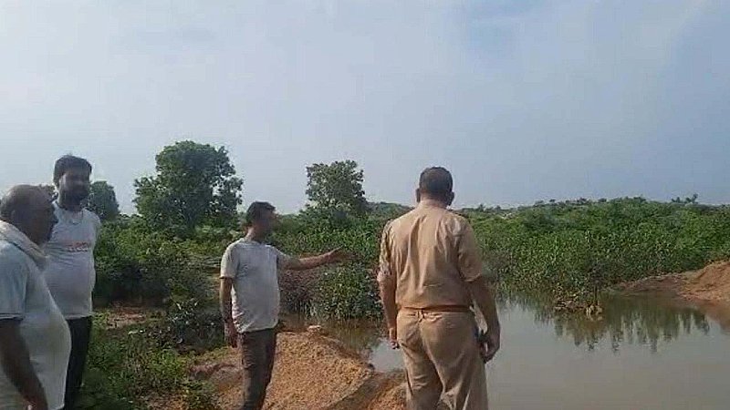 Mahoba News: तालाब में नहाने गए चचेरे भाई-बहन की डूबकर मौत, परिवार में मचा कोहराम