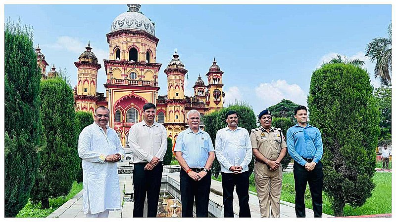 Rampur News: मुख्य सचिव ने शहर विधायक आकाश सक्सेना के साथ रजा लाइब्रेरी का किया निरीक्षण