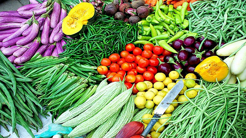 Vegetable Price Today: टमाटर की कीमतों में आई थोड़ी नरमी, अन्य सब्जियों का चल रहा ये भाव