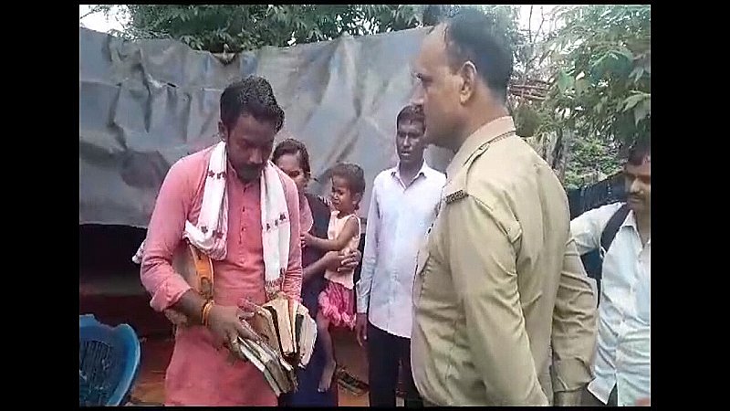Barabanki News: ईसाई परिवार पर लगा दलितों के धर्मांतरण का आरोप, हिन्दू समूह के लोगों ने किया खुलासा, गिरफ्तार