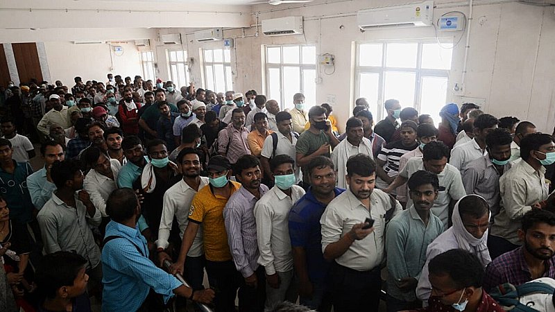 Kanpur News: मौसम बदलने से वायरल फीवर के मरीज बढ़े, हैलट ओपीडी में हज़ारों की भीड़