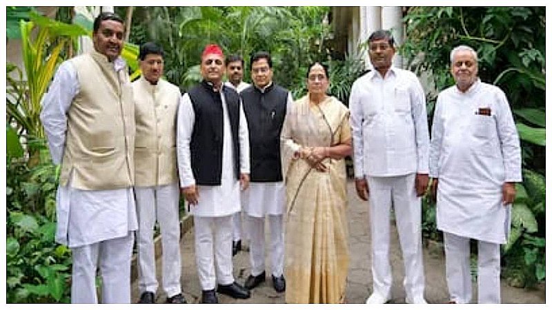 Ambedkarnagar News: लोकसभा चुनाव से पूर्व विपक्षी दल जातीय समीकरण साधने में जुटे, सपा में शामिल हुए पूर्व बसपा नेता
