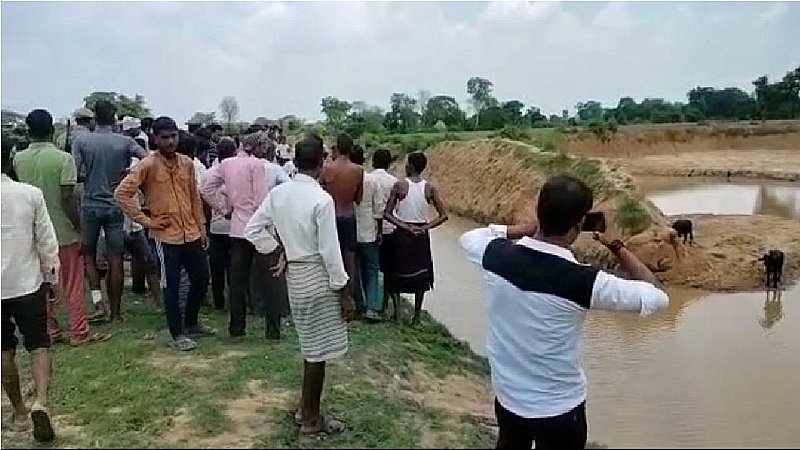 Hardoi News: हरदोई में बड़ा हादसा, पानी भरे गड्‌ढे में डूबने से चार बच्चों की मौत