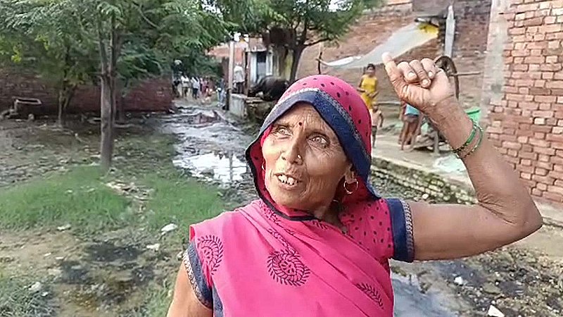Kannauj News: आफत की बारिश और अनदेखी का दंश, इस गांव में लोगों का जीना हुआ दुश्वार