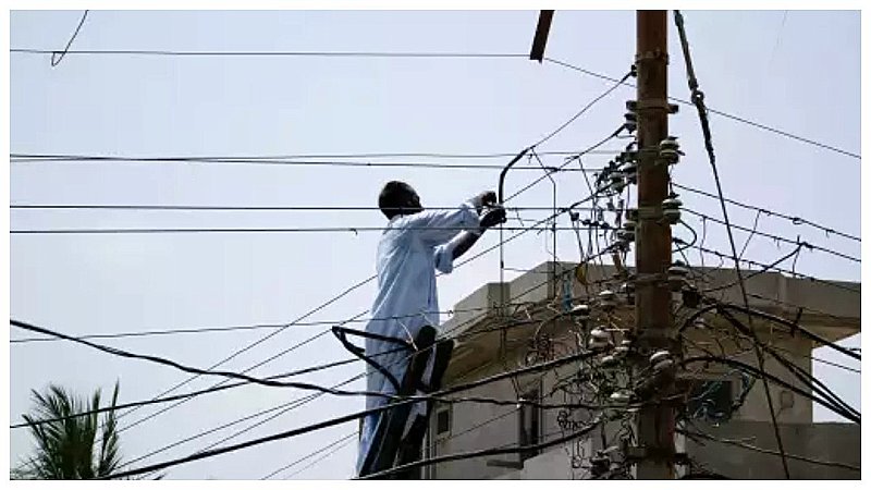 UP News: राजस्व बढ़ाने पर जोर, बिजली चोरी रोको अभियान भी पकड़ेगा गति